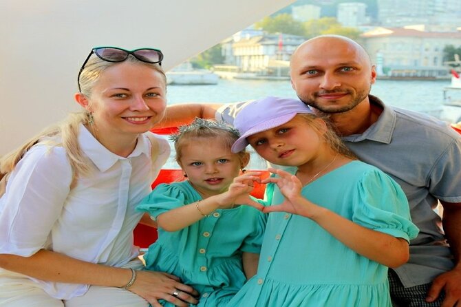 2 Hours Bosphorus Cruise Boat Tour in Istanbul - Commentary, tea, and comfort on board