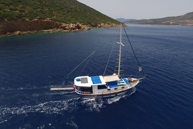 3-Hour Private Sunset Boat Tour With Dinner in Bodrum - Two hours at clear-water Akvaryum Bay