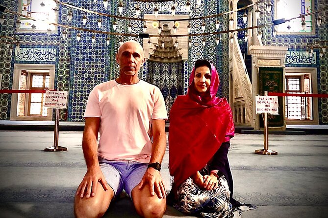 6 Days Istanbul Cappadocia Tour in Spanish with 2 internal flights - The Grand Bazaar, useful guidance with a shopping catch