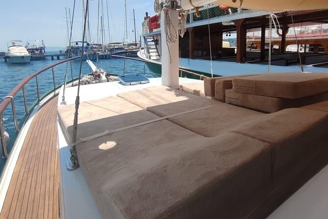 6 Hours Private Charter Boat Tour with Lunch in Bodrum - Communication, crew, and the level of service