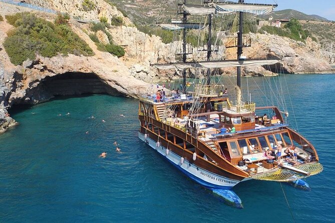 Alanya Catamaran Boat Tour with Lunch, Soft Drinks & Transfer - Lunch with pasta, salad, and grilled food