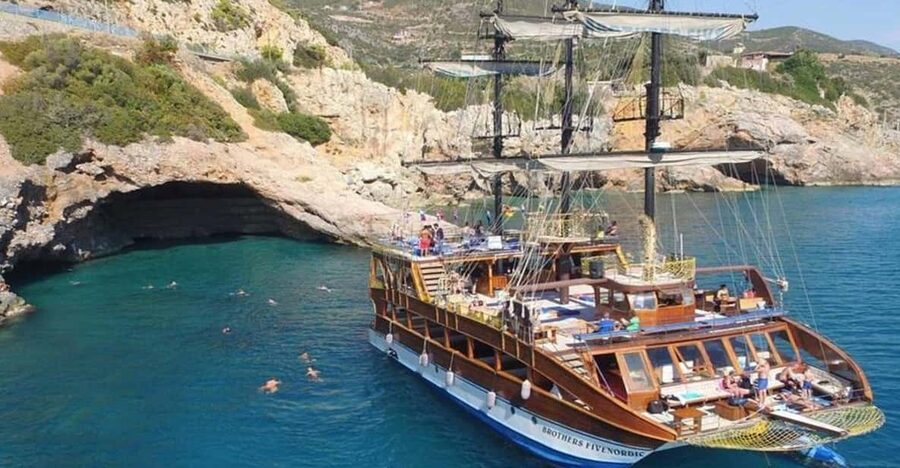 Alanya: Catamaran Boat Tour with Snorkeling and BBQ Lunch - Four bays and a swim near Cleopatra Beach