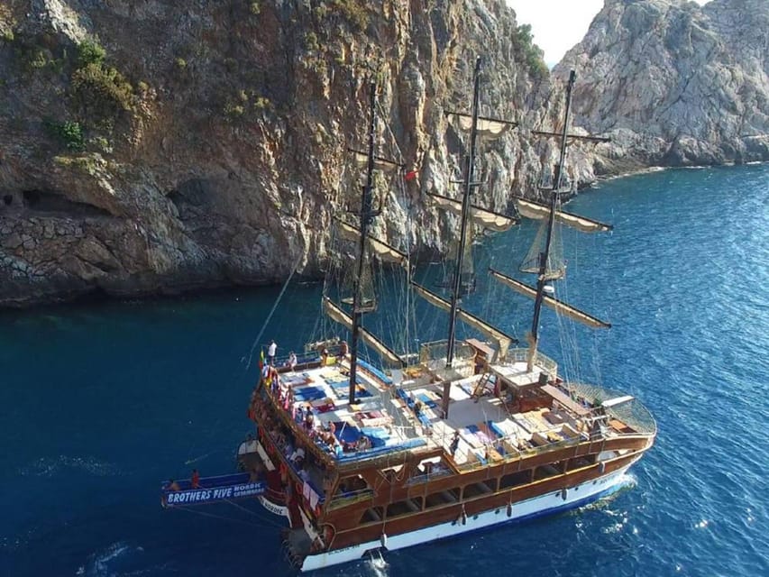 Alanya: Catamaran Boat Tour with Snorkeling and BBQ Lunch - Music, foam, and the mood on the boat