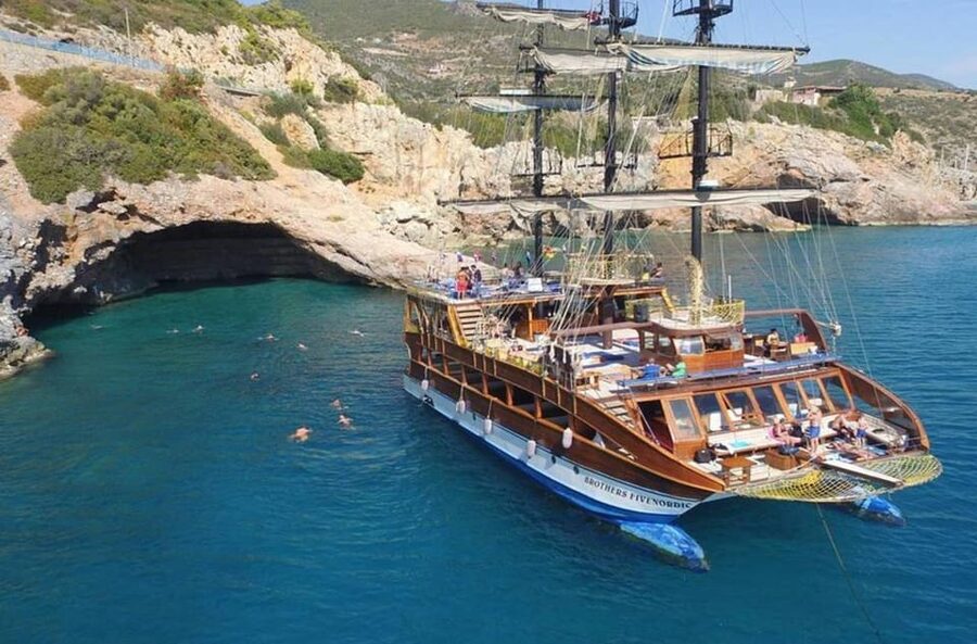 Alanya: Catamaran Boat Tour with Snorkeling and BBQ Lunch - Practical tips for a better day