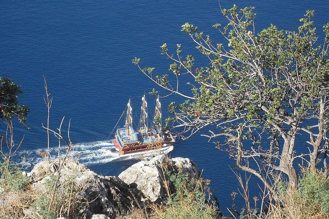 Alanya Catamaran Boat Trip incl. Lunch and drinks - Boarding near the Red Tower