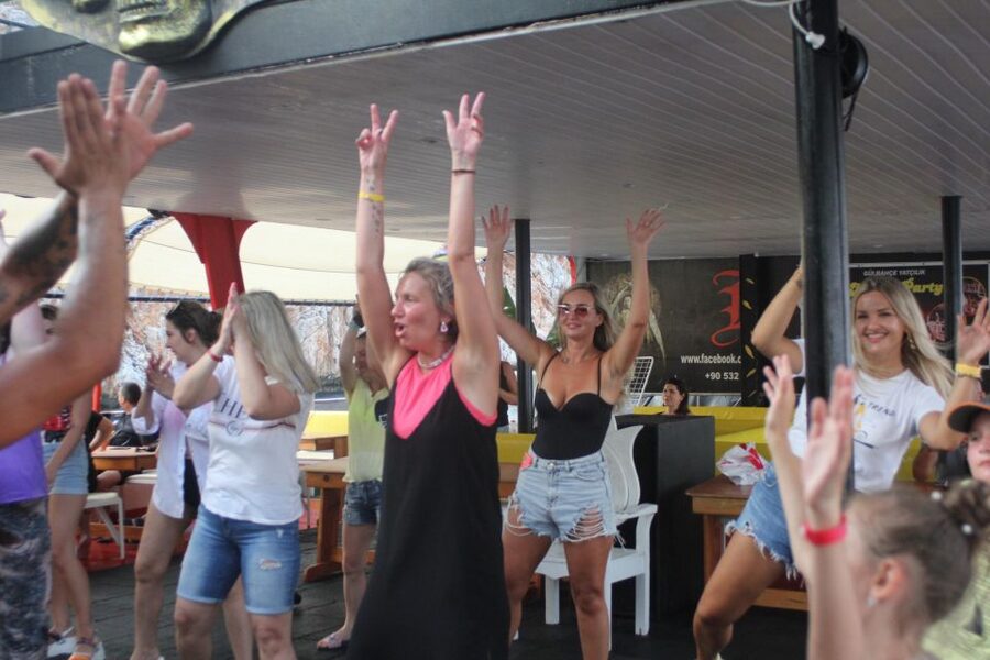 Alanya: Evening Jeep Tour with Sunset Boat Trip and Dinner - Dinner beside the Dim River