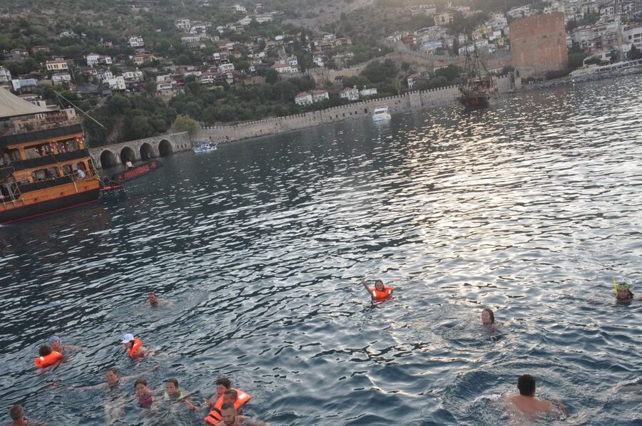 Alanya: Evening Jeep Tour with Sunset Boat Trip and Dinner - Sunset from a pirate boat