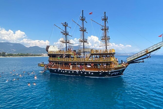 Alanya Grand Pirate Boat Tour with Lunch, Soft Drinks & Transfer - The foam party and animation show