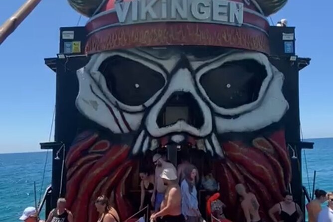 Alanya King of Vikingen All Inclusive Boat Tour - A large group with a holiday-resort feel
