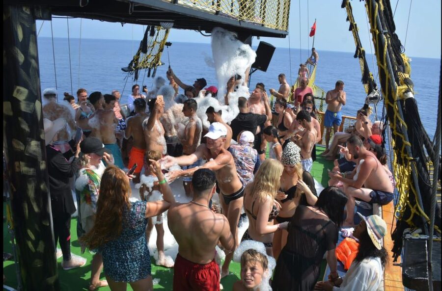 Alanya: Pirate Boat Tour w/ BBQ & Foam Party - Cleopatra Beach and the first swim