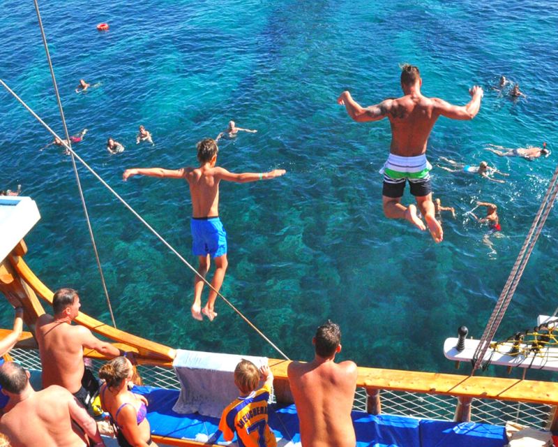 Alanya: Pirate Boat Tour with Unlimited Soft Drinks & Lunch - Lunch, drinks, and the foam party