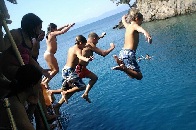 Alanya Pirate Boat Trip All-Inclusive with Lunch & Transfers - Lunch, drinks, music, and the foam party