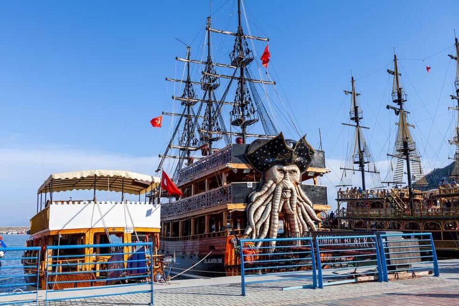 Alanya: Pirate Boat Trip with Lunch and Drinks - Pirates’ Cave and the First Swim