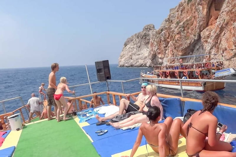 Alanya: Pirate Boat Trip with Lunch and Drinks - Boat Comfort, Transfers, and Small Extra Costs