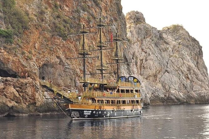 Alanya Pirate Boat Trip With Unlimited Drinks & Lunch - Music, animation, and the foam party