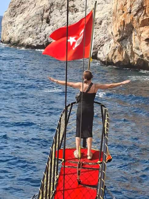 Alanya: Pirate Boat with Lunch and Unlimited Drinks - Lunch, soft drinks, and what you actually receive