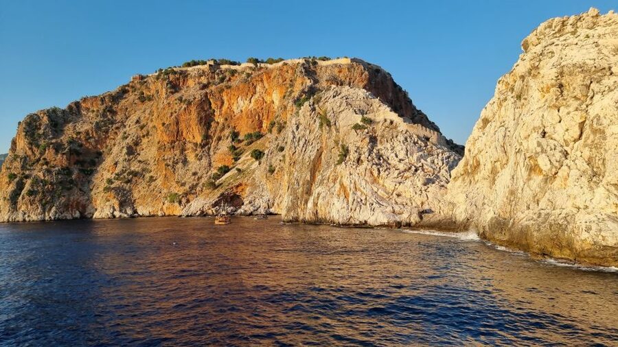 Alanya: Relax Boat Trip With Lunch & Swimming - Pirates Cave, Lovers Cave, and Phosphorus Cave