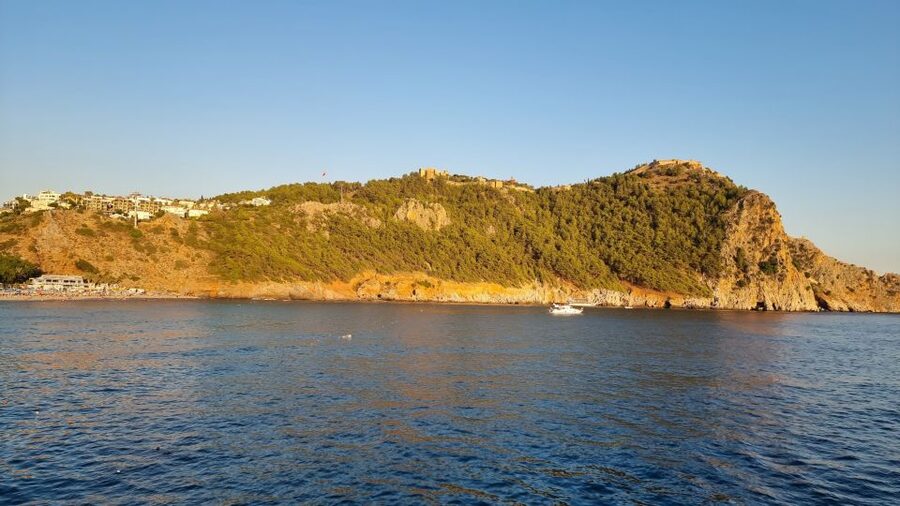 Alanya: Relax Boat Trip With Lunch & Swimming - What makes the boat different