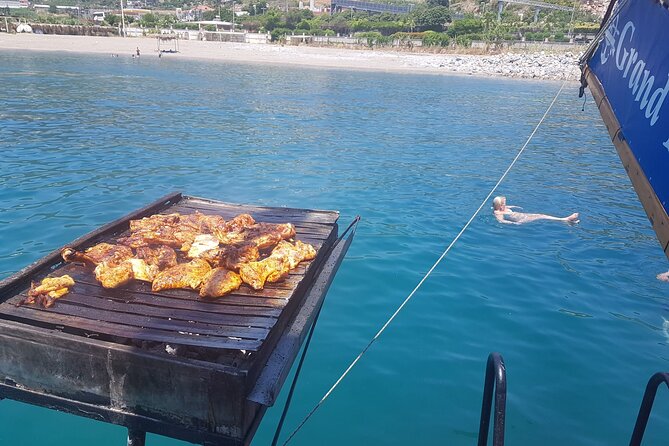 Alanya Relaxing Boat Tour with Lunch, Soft Drinks & Transfer - Should you book the Alanya Relaxing Boat Tour?