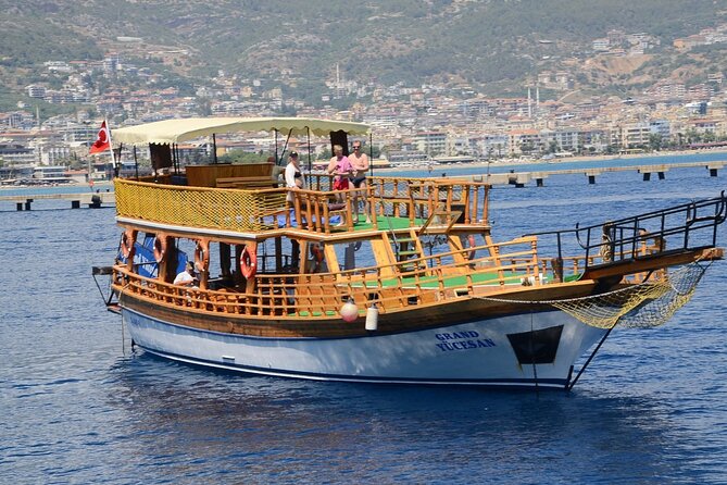 Alanya Relaxing Boat Tour with Lunch, Soft Drinks & Transfer - Lunch, drinks, and what you actually receive