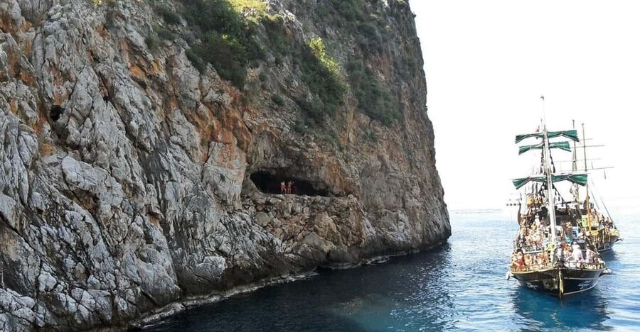 Alanya Relaxing Family Boat Tour Without Foam And Loud Music - Why this boat trip feels different from Alanya’s party boats