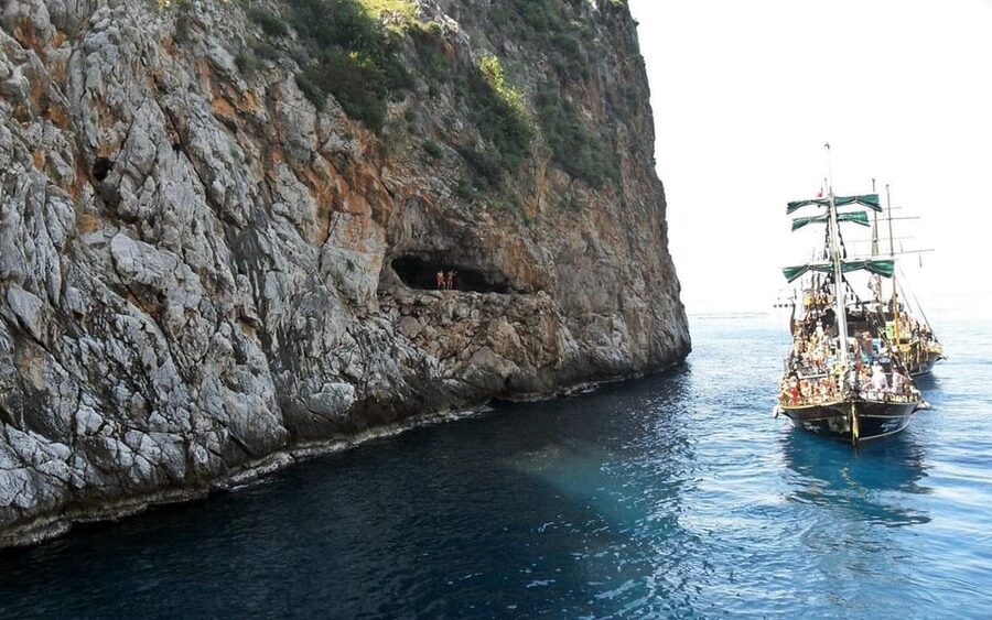 Alanya Relaxing Family Boat Tour Without Foam And Loud Music - The onboard lunch is better than a basic boat snack