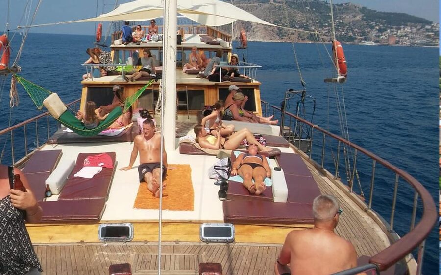 Alanya Relaxing Family Boat Tour Without Foam And Loud Music - The small drawbacks to weigh before you reserve