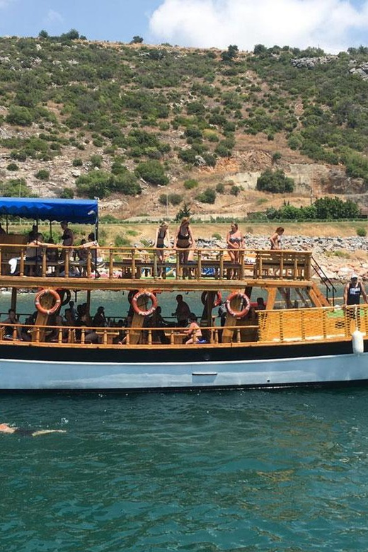 Alanya Relaxing Family Boat Tour Without Foam And Loud Music - Leaving Alanya harbor and following the coast