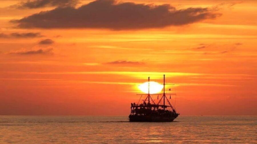 Alanya: Sunset Cruise with Dinner - What kind of evening cruise is this?