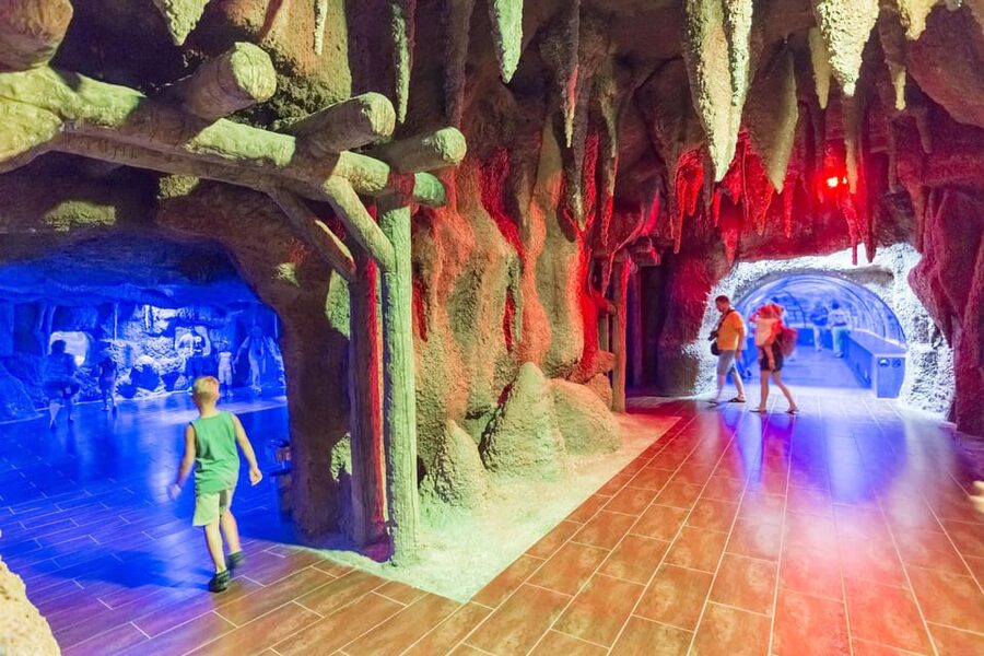 Antalya: Aquarium and Wax Museum Entry Ticket - Sharks, crocodiles, and smaller creatures