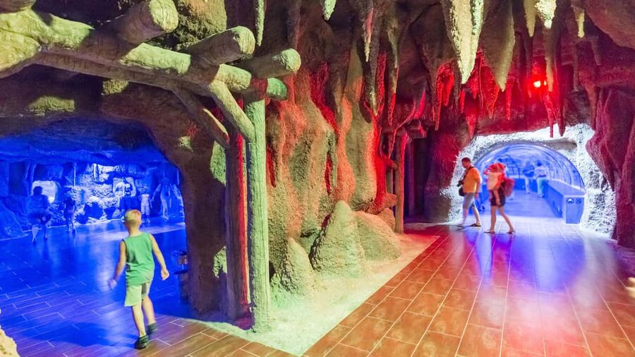 Antalya: Aquarium, Wax Museum, Snow World, Wild Park - Entering the 40 themed aquarium areas
