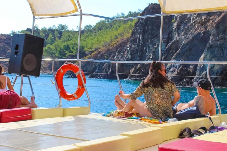 Antalya: Guided City Tour with Top 2 Waterfalls incl. Lunch - A shopping stop that may not suit everyone
