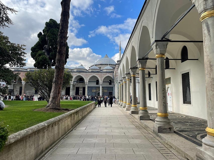Basilica Cistern &Topkapi Palace &Hagia Sophia Combo Tickets - Descending into the Basilica Cistern