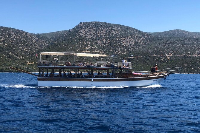 Bodrum Boat Trip With Lunch 11:00 to 17:00 - Meeting in Bodrum and getting aboard