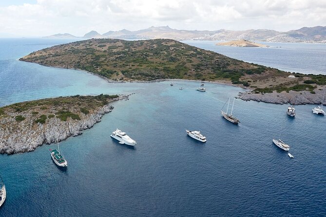 Bodrum Boat Trip With Lunch 11:00 to 17:00 - Lunch on board: simple, filling, and included