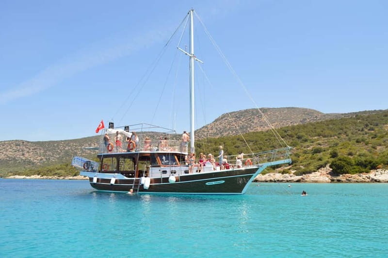 Bodrum: Orak or Black Island Boat Tour with Lunch - Finding the boat at Bodrum harbour