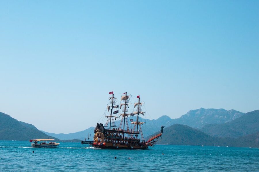 Bodrum: Pirate Boat Cruise with Lunch and Drinks - Diver’s Bay for snorkeling