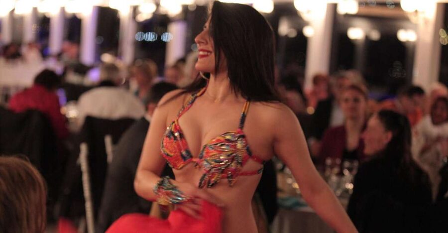 Bosphorus: Dinner Cruise with Live Performances Experience - Henna, Turkish-Romani dancing, and the final DJ set