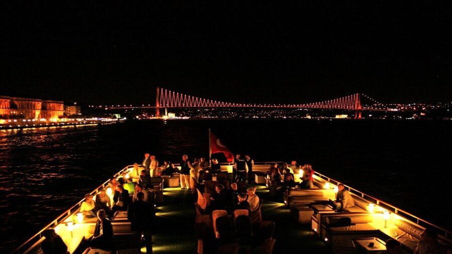 Bosphorus: Dinner Cruise with Live Performances Experience - Who will enjoy this most?