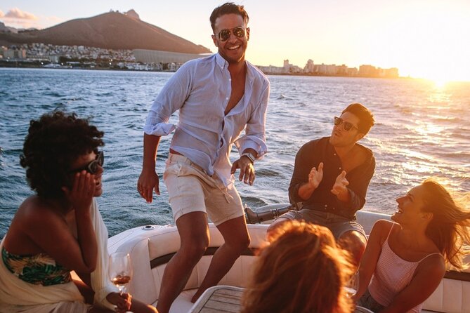Bosphorus Evening Cruise: Dinner, Live Shows & Private Table - What this Bosphorus dinner cruise is really like