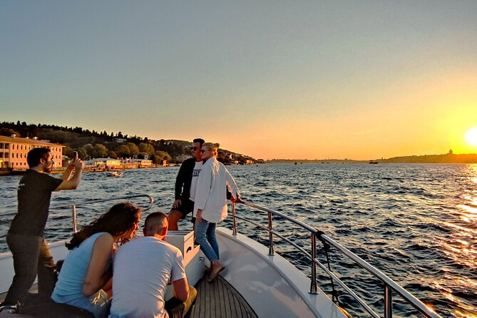 Bosphorus Sunset: An Enchanting Yacht Cruise in Istanbul - The Maiden’s Tower and Istanbul’s historic skyline