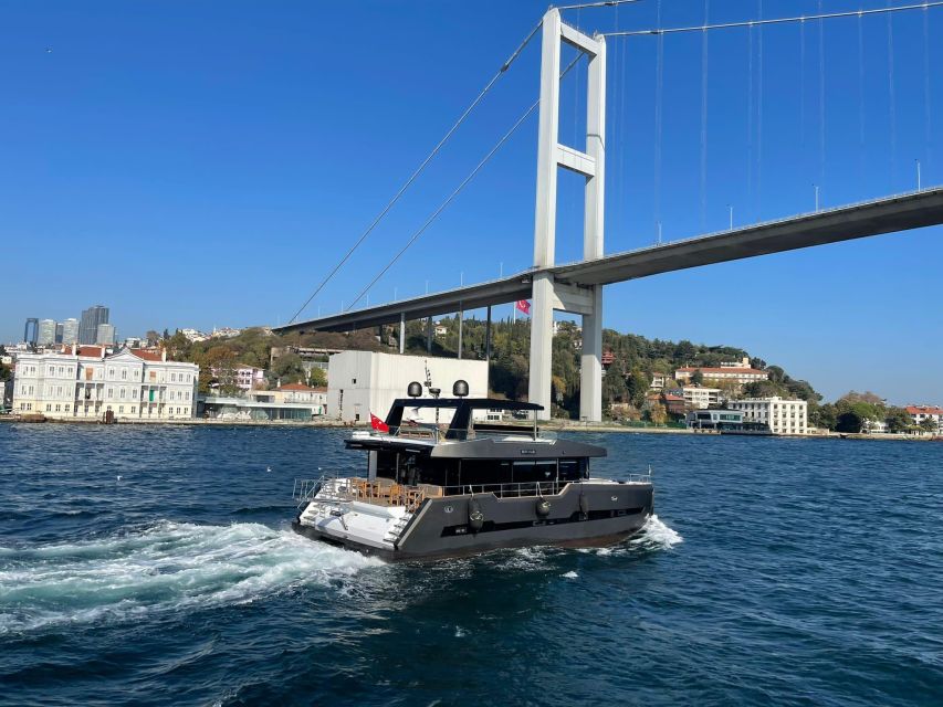 Bosphorus Tour With Lunch - Dolmabahce Palace and the Monday and Thursday issue
