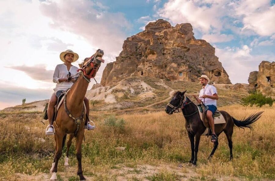 Cappadocia: Horse Riding Tour Sunset or Day Time with Pickup - What the guide adds to the ride