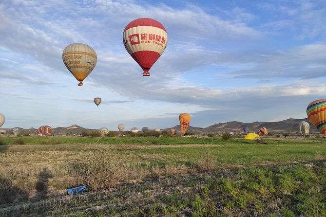 Cappadocia Hot Air Balloon Flight / Over Goreme & FairyChimneys - Climbing into a 28-person basket