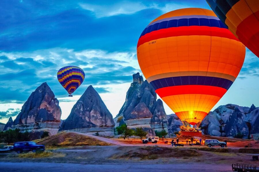Cappadocia: Sunrise Hot Air Balloon, Göreme & Fairy Chimneys - Safety briefing before the basket rises