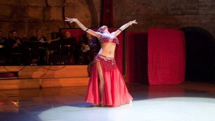 Cappadocia: Turkish Culture Dinner Show & Optional Transfer - Arriving at a stage built for 360-degree viewing
