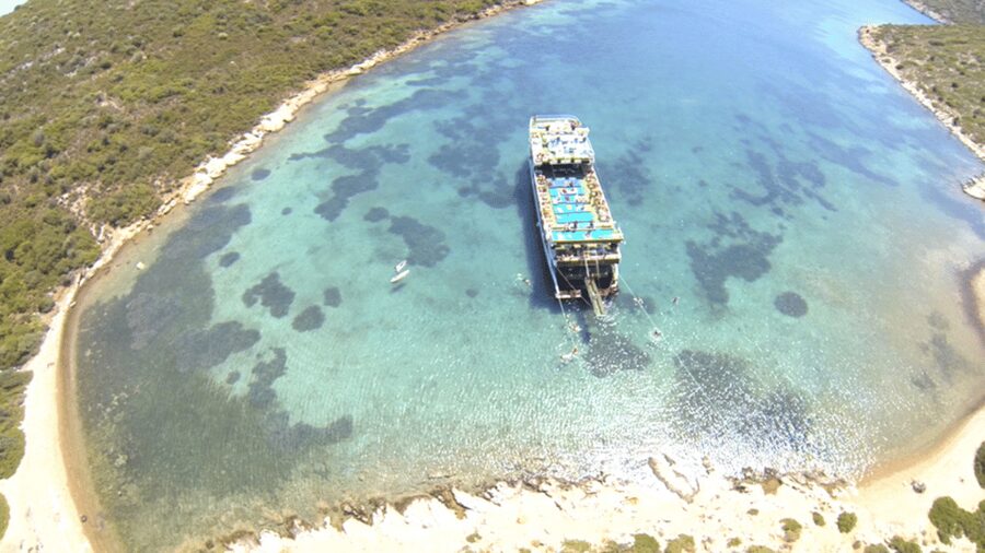 Cesme: Islands and Bays Boat Trip with BBQ Lunch - Finding the boat in Cesme