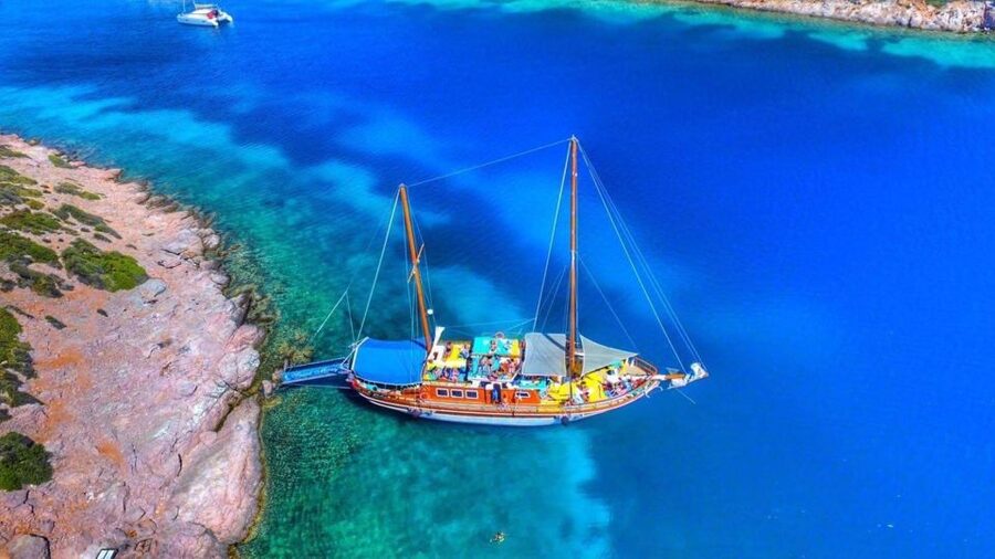 Cesme: Small Group Boat Tour with Open Buffet Lunch - The first cruise and the Cesme coastline