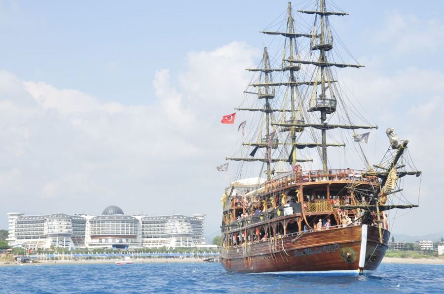 City of Side: Manavgat River Boat Lunch Cruise & Bazaar Tour - Hotel pickup and the bus ride