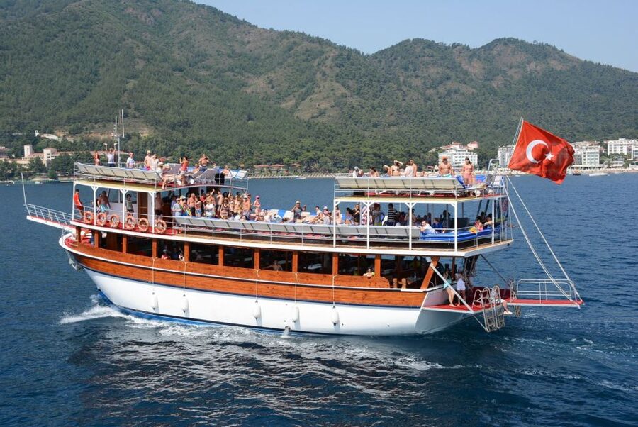 Didim/Altinkum: Lazy Day Boat Trip w/BBQ Lunch - Key points to know before booking